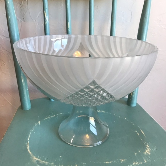 Vintage Crystal Frosted glass serving bowl,fruit‎ bowl punch bowl pedestal - Picture 4 of 7